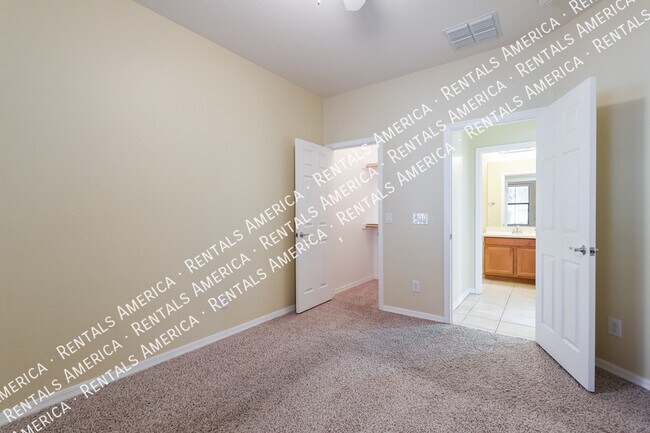 Foto del edificio - 4337 W Powell Dr