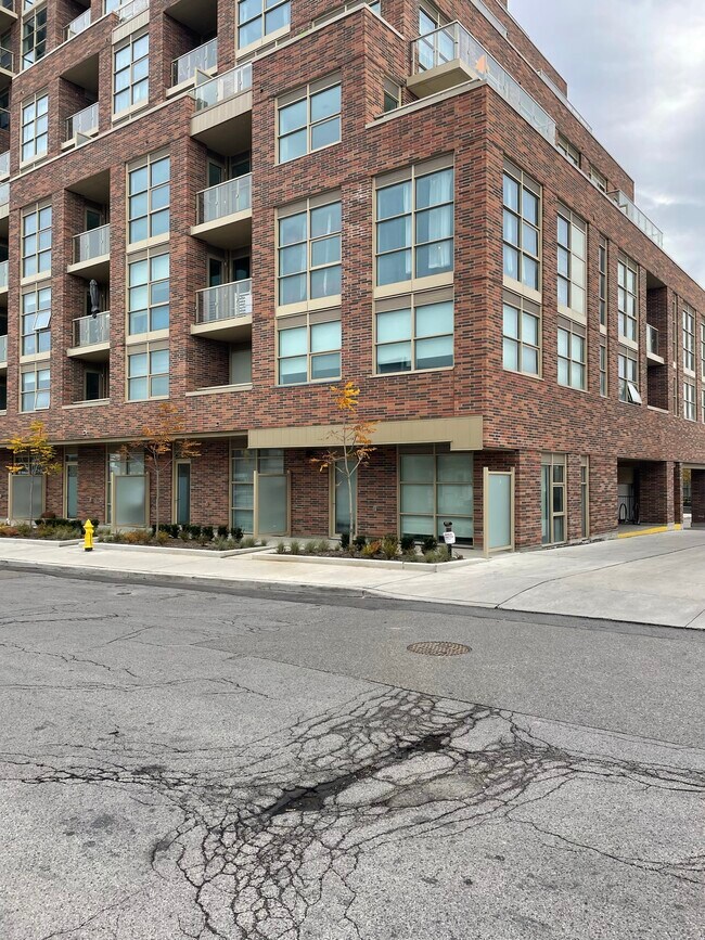 Corner, 2-Storey Suite - 115 Ford St