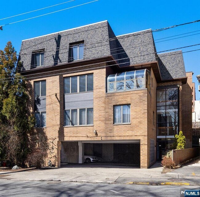 Foto del edificio - 319 Gorge Rd