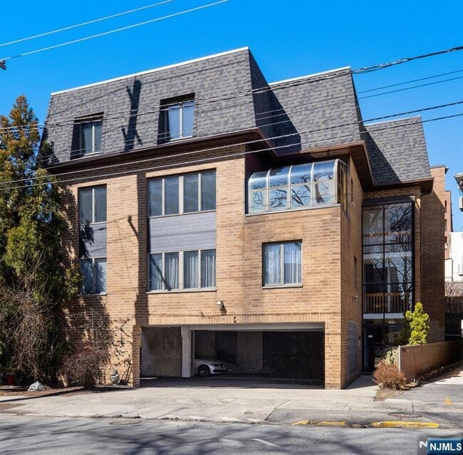 Building Photo - 319 Gorge Rd