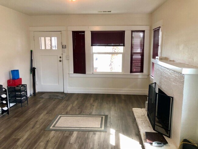 Foto del edificio - 3 br, 2 bath House - 1321 N Calaveras St
