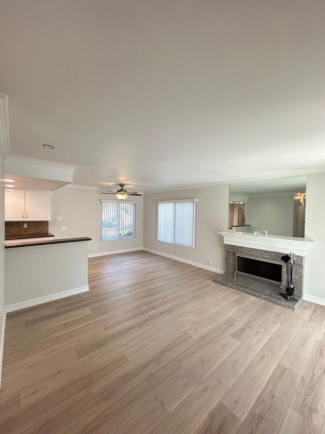 Foto del edificio - 3 Bedroom Tustin Condo - Recently Renovated - 2 Car Gar - Beautiful!!!!!