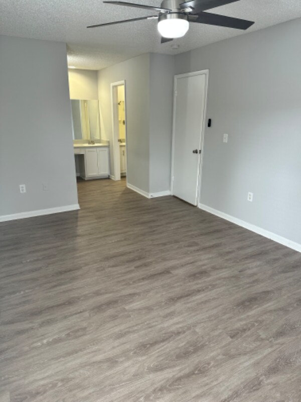 Foto del edificio - 1030 Douglas Ave