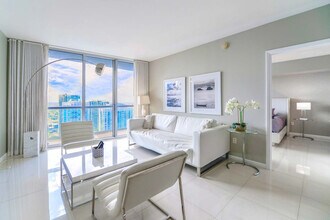 Building Photo - 485 Brickell Ave