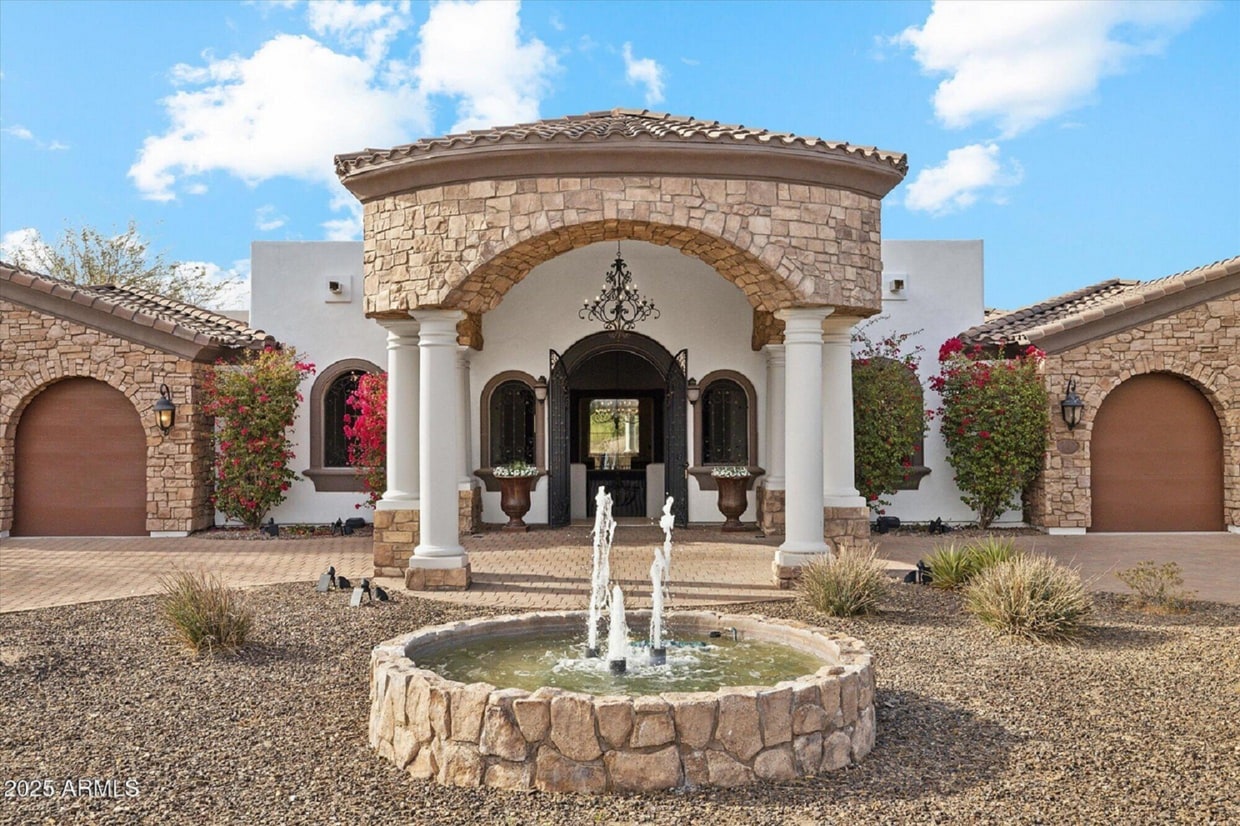 Primary Photo - 8214 E Kael St