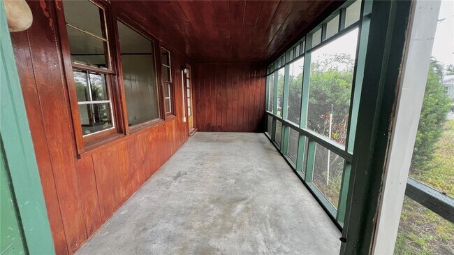 Building Photo - 122 Palm Ave