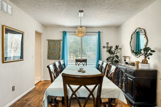 Foto del edificio - Spacious 5BR House in Aurora