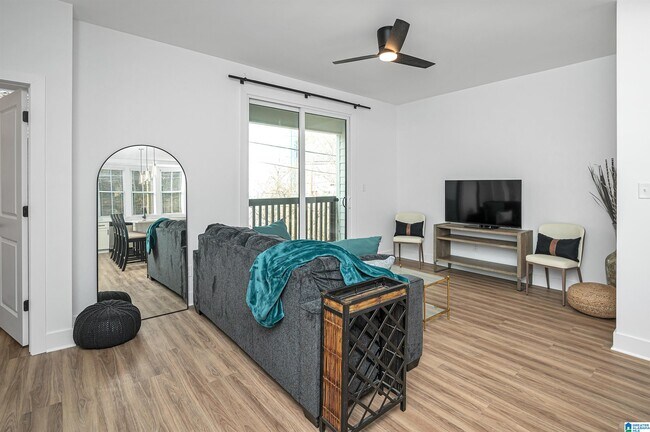 Foto del edificio - 2460 18th St S