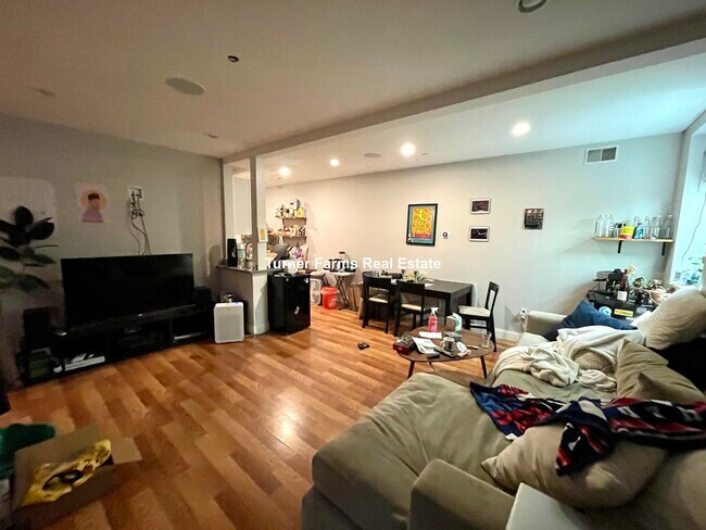 Foto del edificio - 721 Parker St