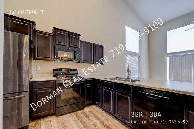 Building Photo - 2-story with A/C!