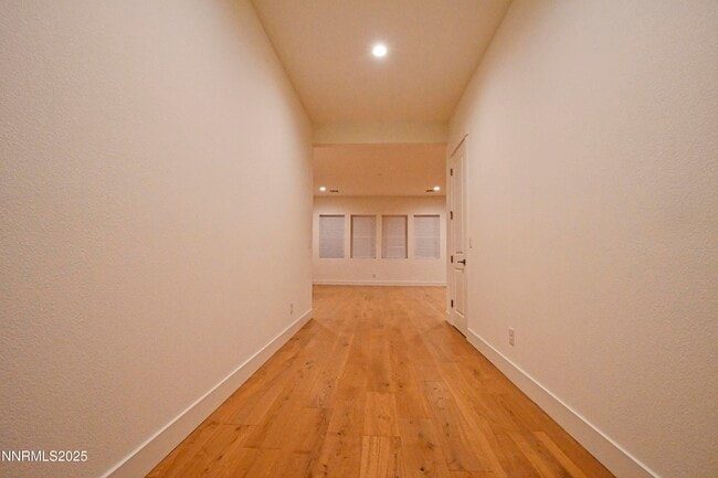 Foto del edificio - 7587 Calypso Dr