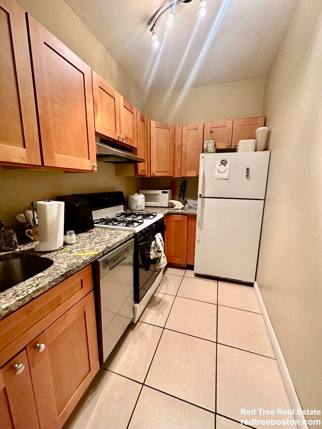 Building Photo - 19 Highgate St