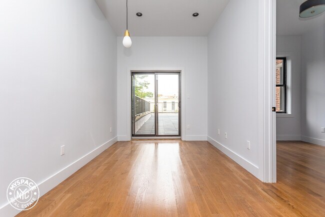 Foto del edificio - 1327 Gates Ave