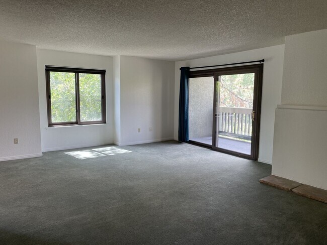 Foto del edificio - 2 Bedroom View Condo of Truckee River!