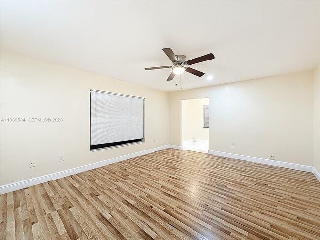 Foto del edificio - 2335 NE 172nd St