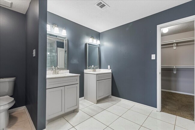 Foto del edificio - 16218 Bunker Ridge Rd