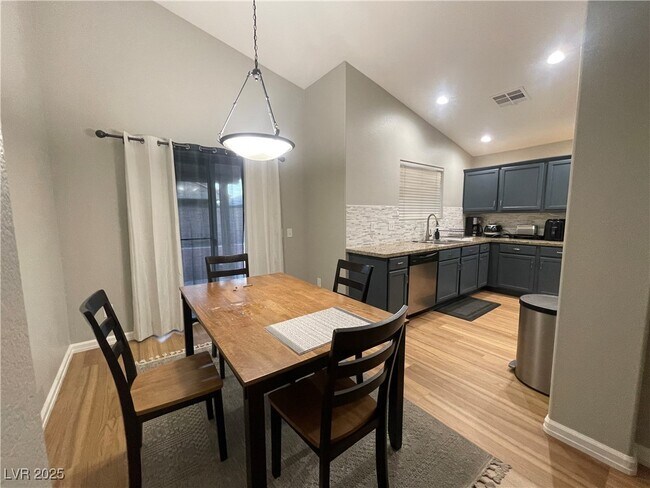 Foto del edificio - 10270 Spider Rock Ave