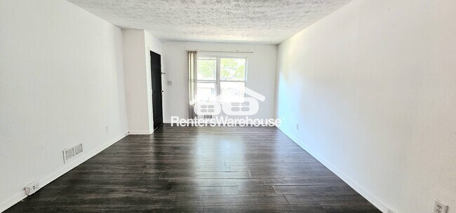 Foto del edificio - 1690 Nutmeg St