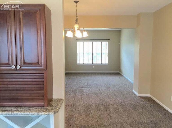 Building Photo - 886 Eagle Dr