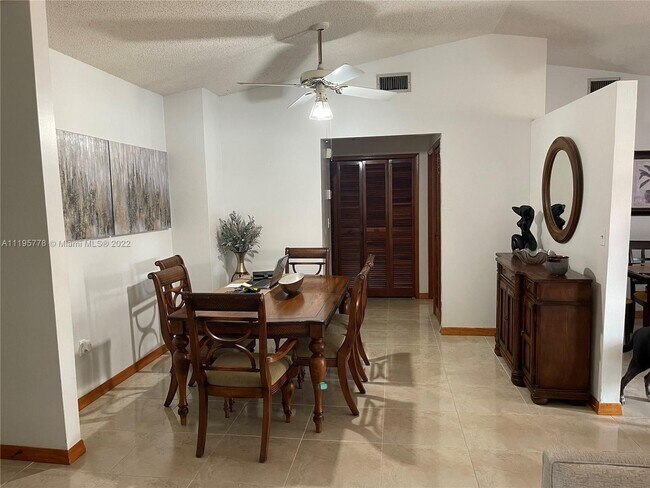Foto del edificio - 11243 SW 74th Terrace