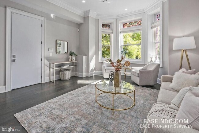 Building Photo - 1330 Vermont Ave NW