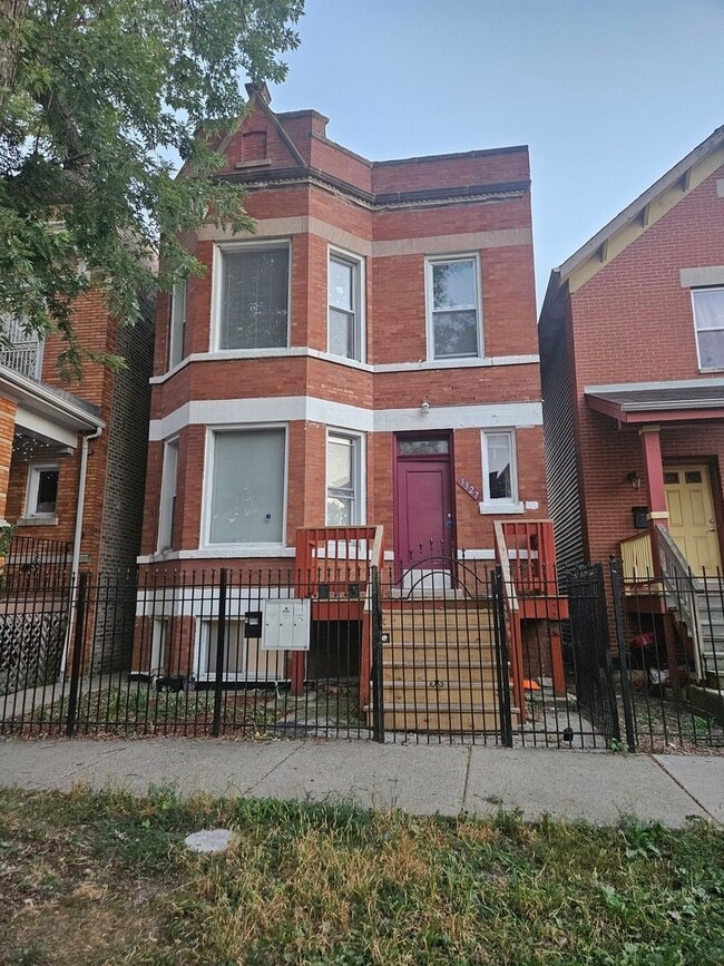Building Photo - 3327 W Evergreen Ave Building Photo - 3327 W Evergreen Ave