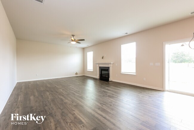 Building Photo - 517 Hillpark Ln