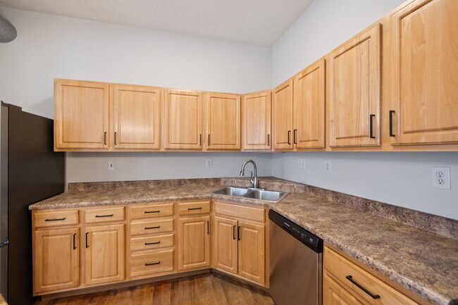 Building Photo - 903 Main St