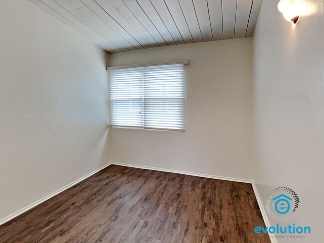 Foto del edificio - 4323-4333 Gresham Street - 4329 Gresham St