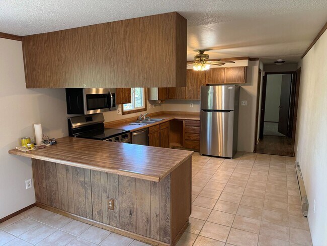 Foto del edificio - Charming 4-Bed Retreat on 2 Acres with Barn & Garage