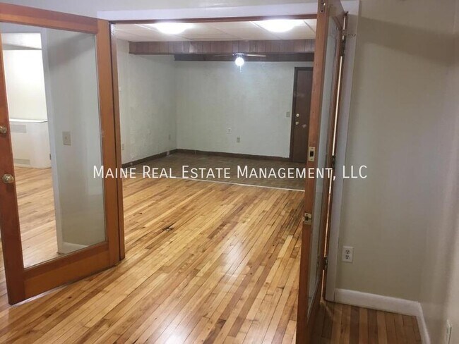 Foto del edificio - 569 Hammond St