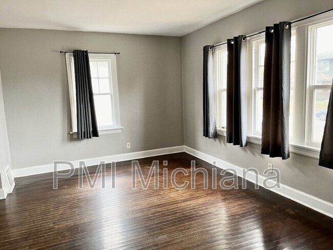 Building Photo - 1142 N Adams St