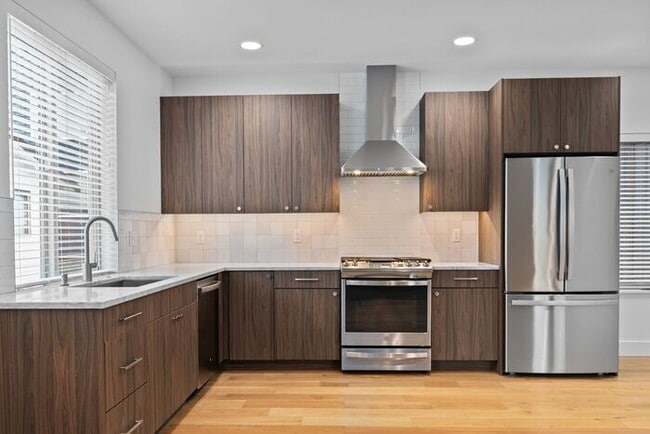 Photo - Stunning Ultra-Modern Central District Tow... House