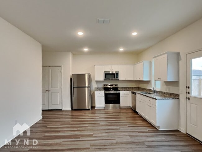 Building Photo - 14462 Palm Ridge