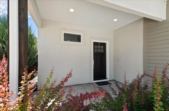 Foto del edificio - Eagle Townhome with Upscale Finishes!