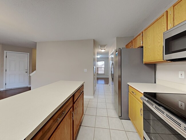 Building Photo - Move in Ready!  $1,250.00 off of 2nd month...