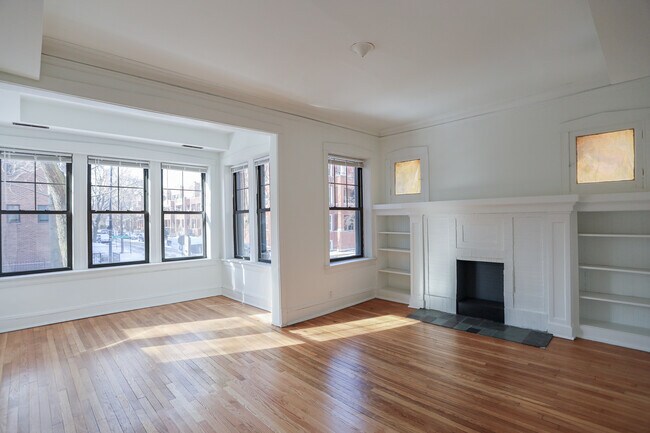 Building Photo - 1057 N Oakley Blvd