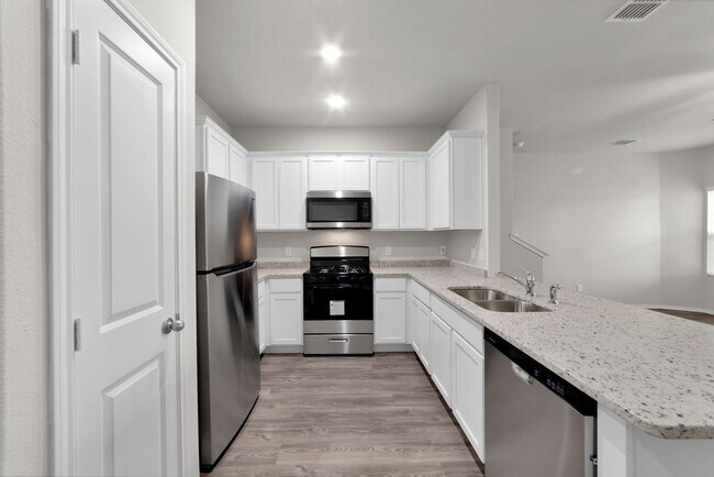 Foto del edificio - No Cash Deposit Option Available!  $1595 i...