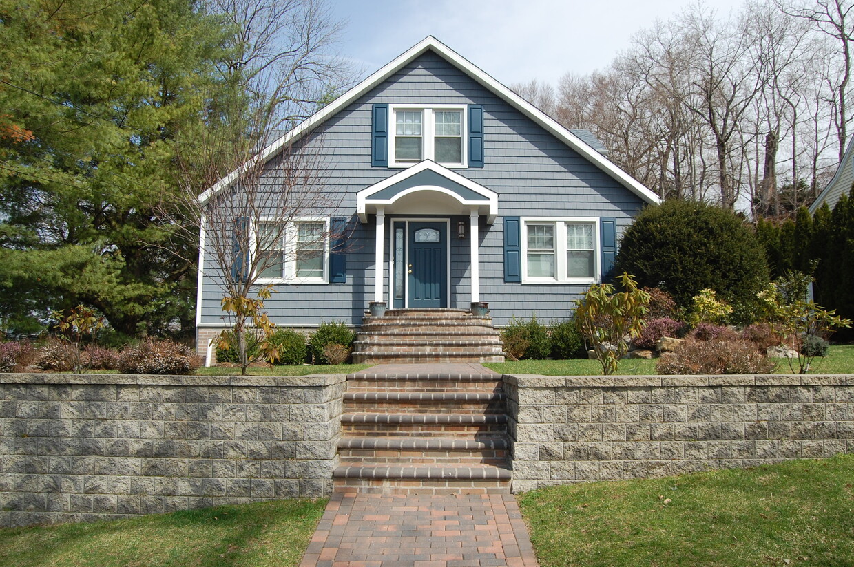 Primary Photo - 14 Stark Pl