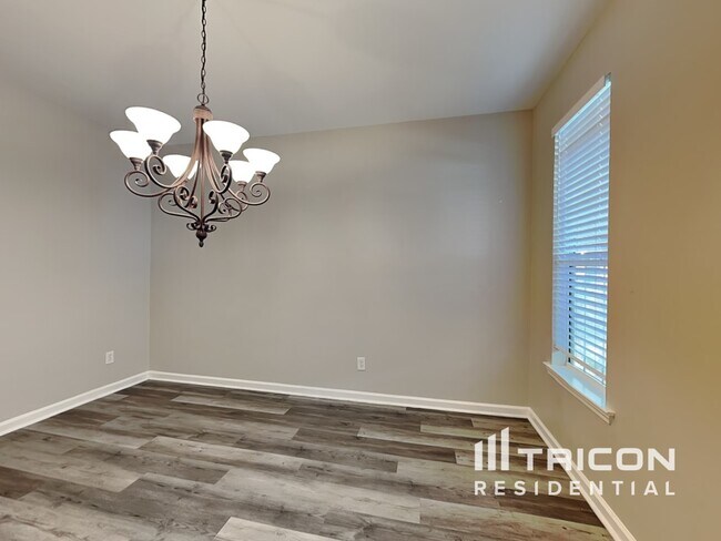 Foto del edificio - 606 Brookwater Dr