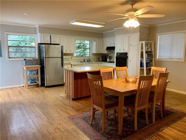 Foto del edificio - 2845 Shady Valley Dr NE