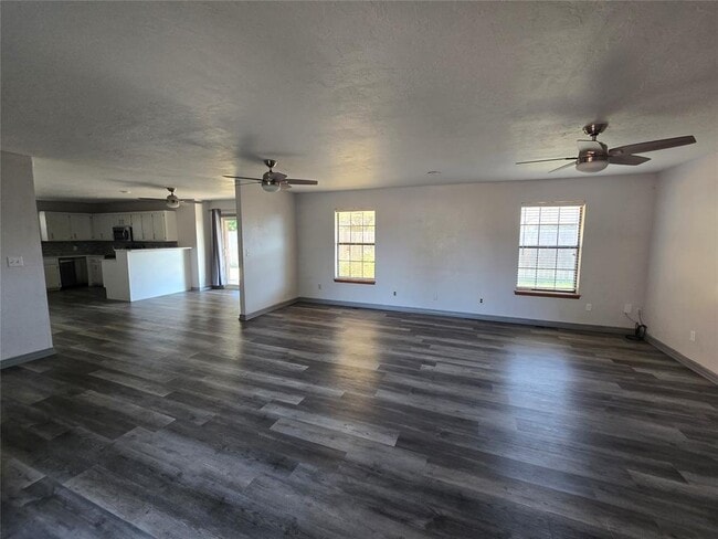 Building Photo - 3420 Kings Way