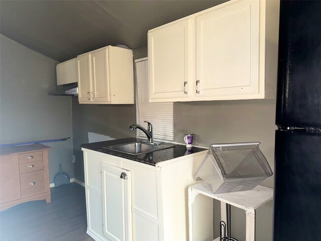 Building Photo - 274 Jewel St