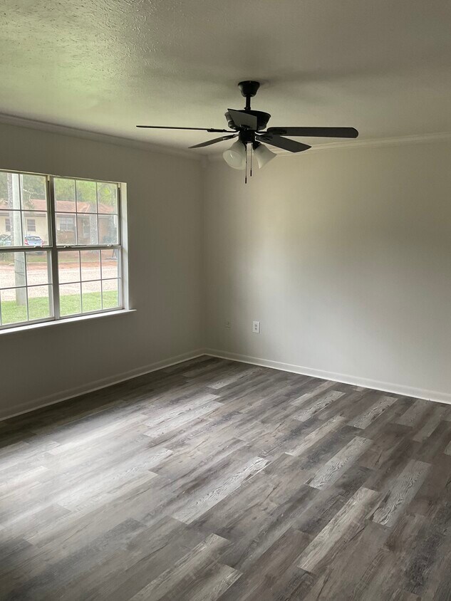 Foto del edificio - 170 Colonial Cir