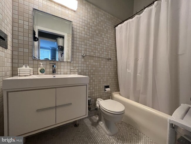 Building Photo - 237 S 18th St