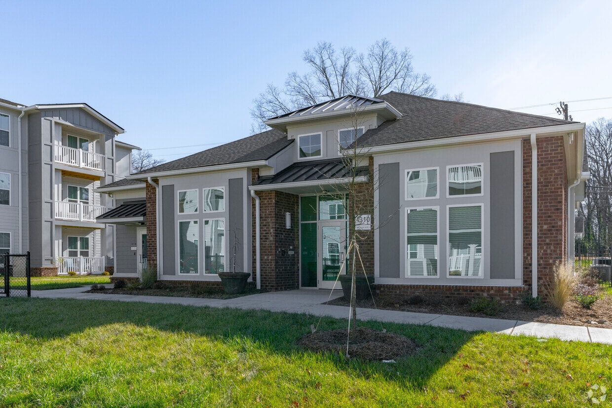 Leasing Office - Evoke Living at Morris Field