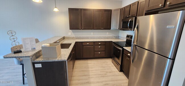 Foto del edificio - 25 Hastings Dr