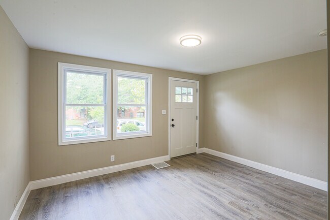 Sala de estar - 2841 Round Rd