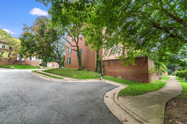 Foto del edificio - 5910 Munson Ct
