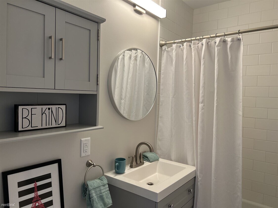 Foto principal - 2 br, 1 bath House - 2121 E Bayley St